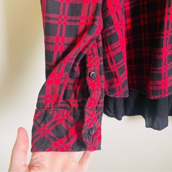 BeachLunchLounge Red + Black Plaid Button Down Top Large - Picture 7 of 10
